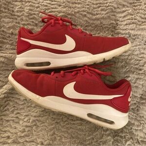 Women’s Nike Air Max Oketo sneakers